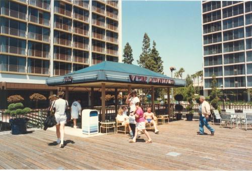 Atari Adventure Disneyland-2